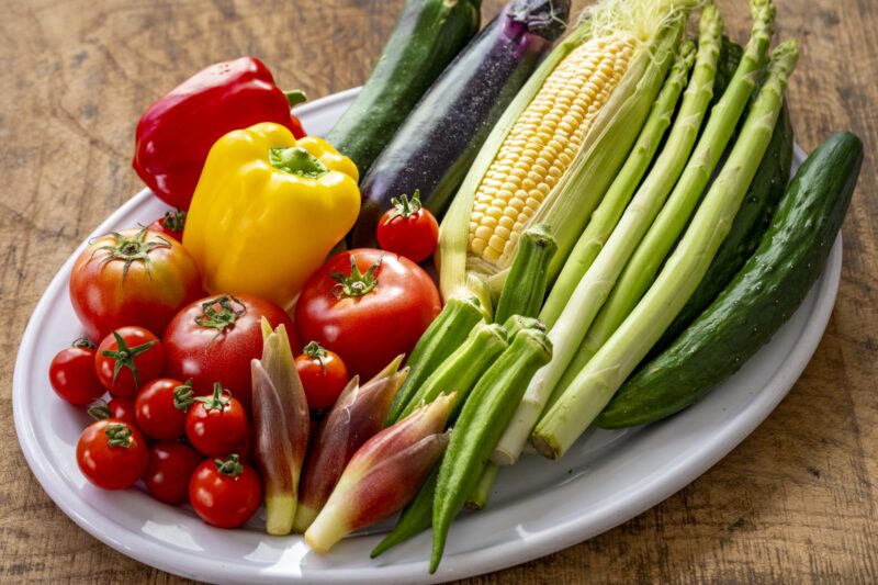 オーガニック　野菜　お皿　盛り付け