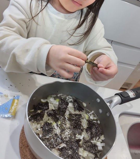 オイシックス　長ねぎスープ　子供の手伝い